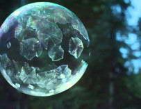 sony-filmt-bevrienzende-zeepbellen-in-4k