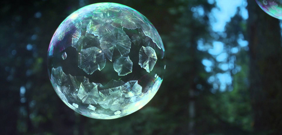 sony-filmt-bevrienzende-zeepbellen-in-4k