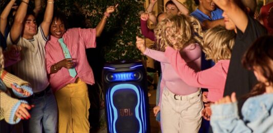 JBL PartyBox Ultimate 2 levert 1.500 watt en krijgt als eerste PartyBox een touchscreen JBL PartyBox Ultimate 2